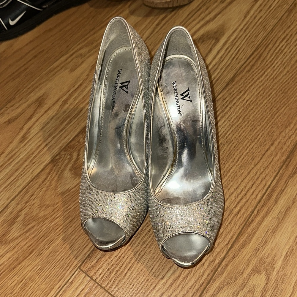 Silver heels - Picture 2 of 5